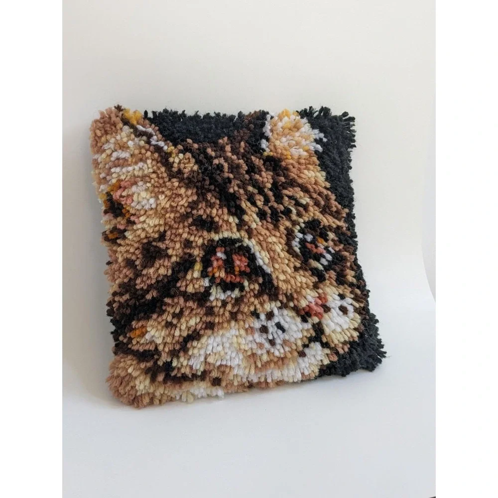 Vintage Latch Hook Tabby Cat Throw Pillow Complete Handmade‎ Shag Retro Feline
